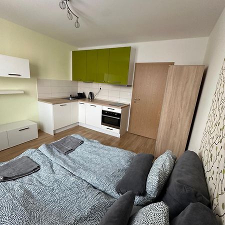 Private Apartment 1Km From Center 브라티슬라바 외부 사진