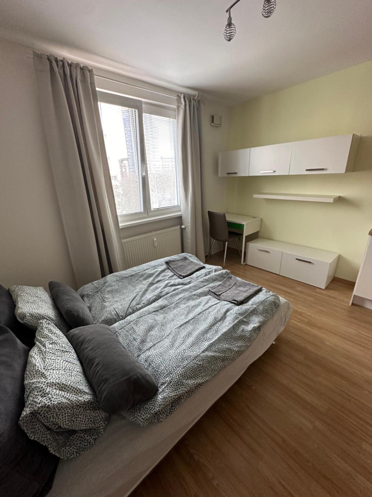 Private Apartment 1Km From Center 브라티슬라바 외부 사진