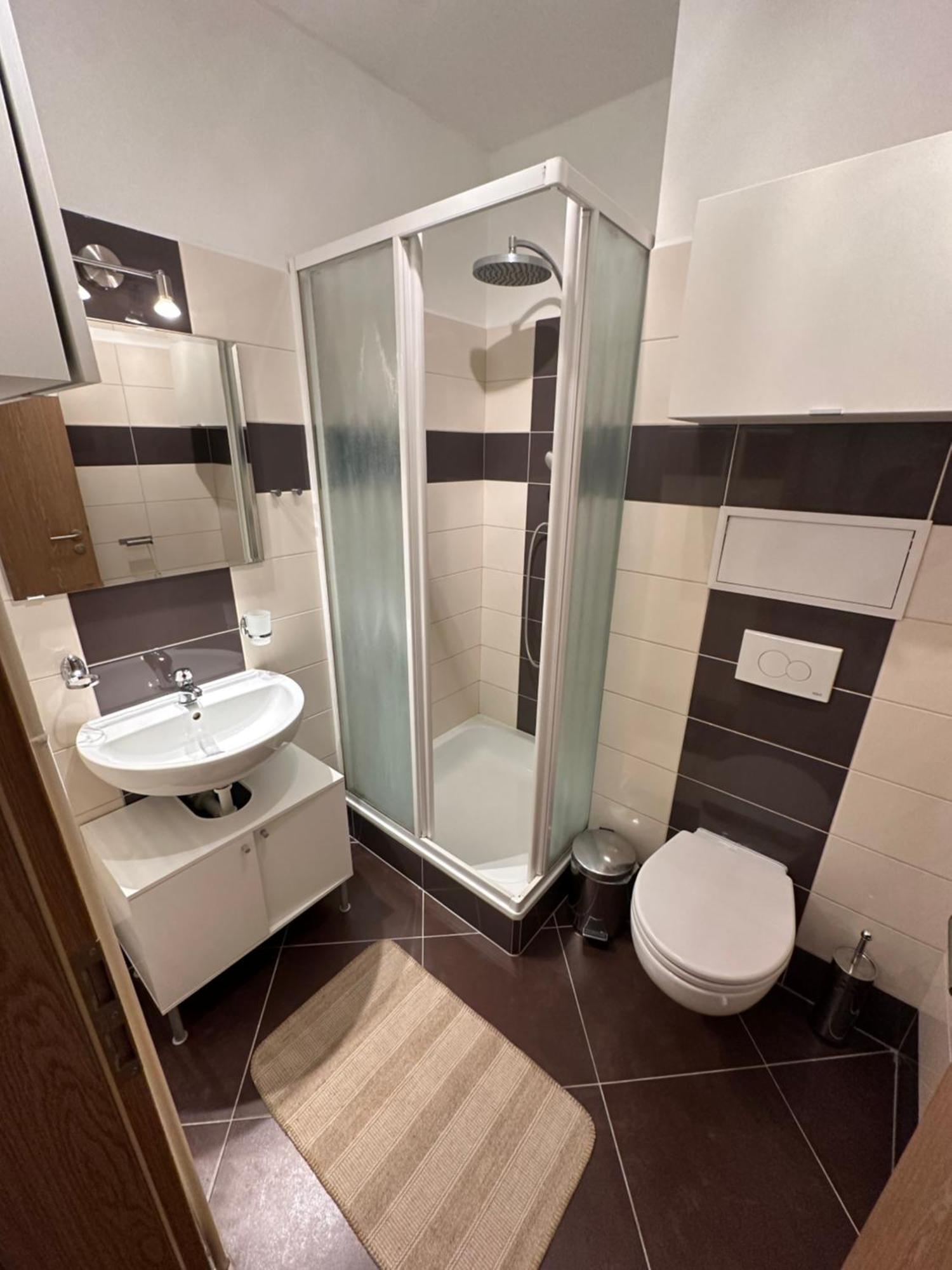 Private Apartment 1Km From Center 브라티슬라바 외부 사진