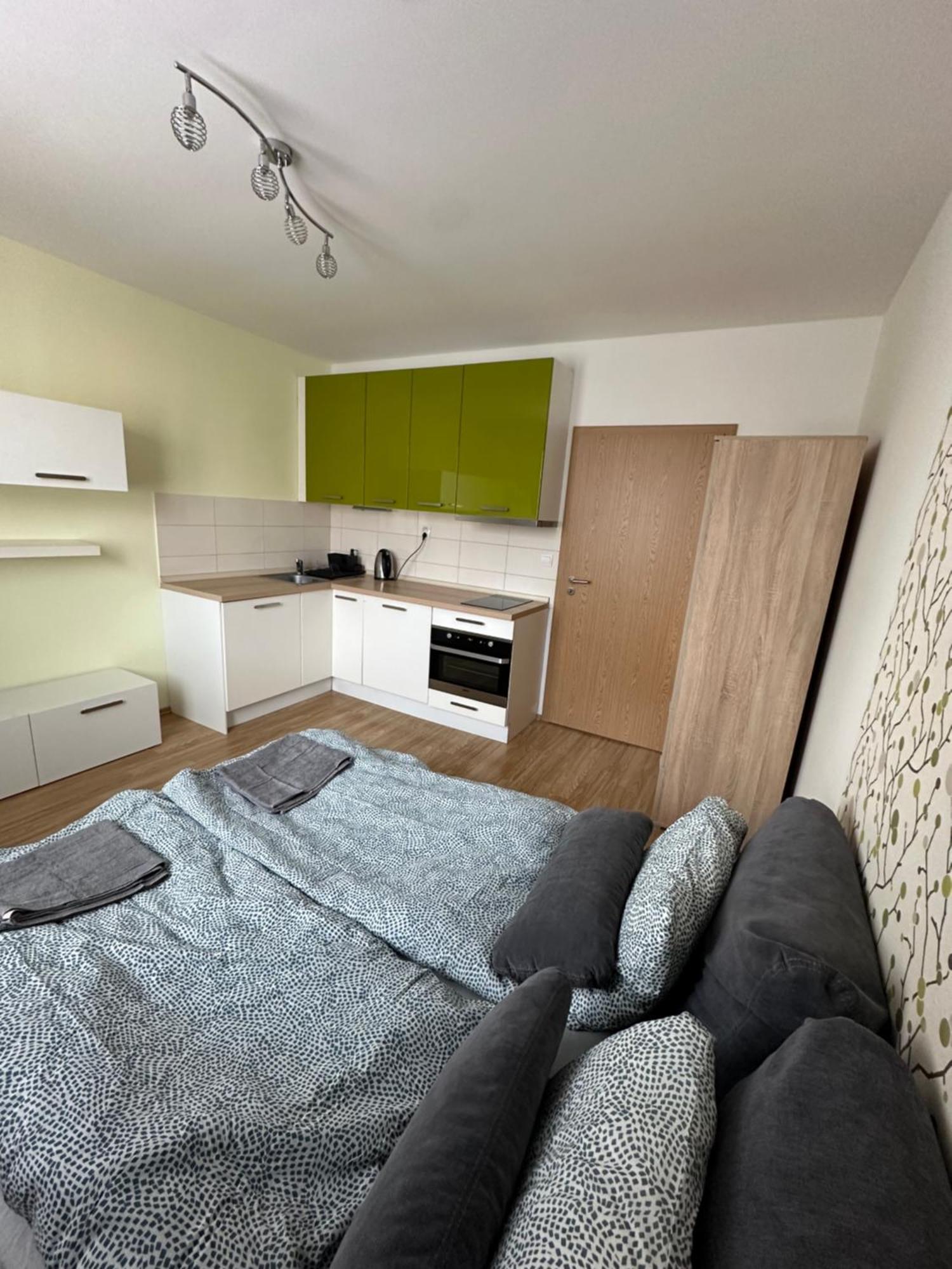 Private Apartment 1Km From Center 브라티슬라바 외부 사진